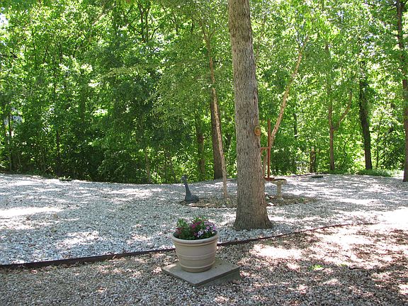 4th image of 19 Dunvegan Dr