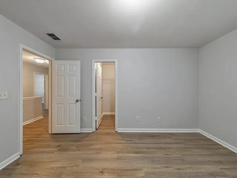 2830 Mayfair Dr — Photo 24