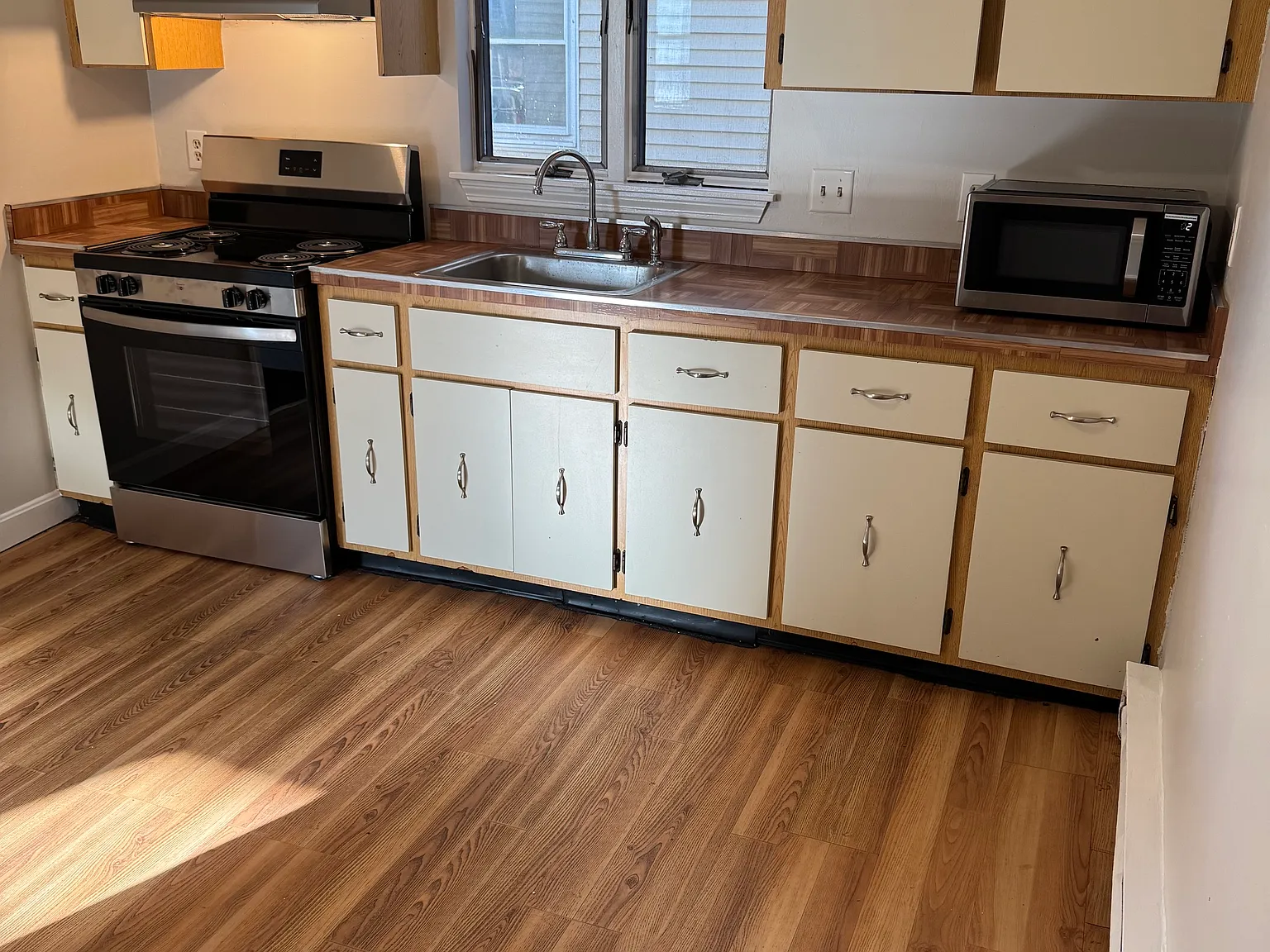 2 bed, 900 sqft, $2,300 — Photo 1