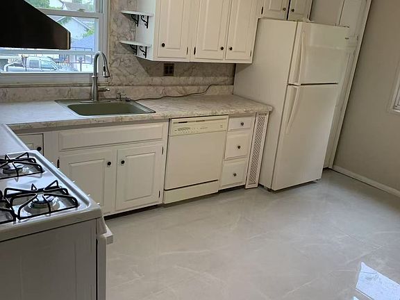 3rd image of 214 Plainfield Ave Floor 1