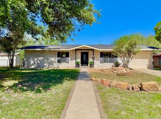 512 S Park, Karnes City, TX 78118