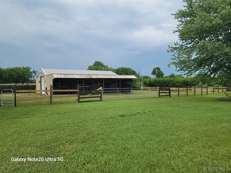 77 Groves Ln — Photo 5