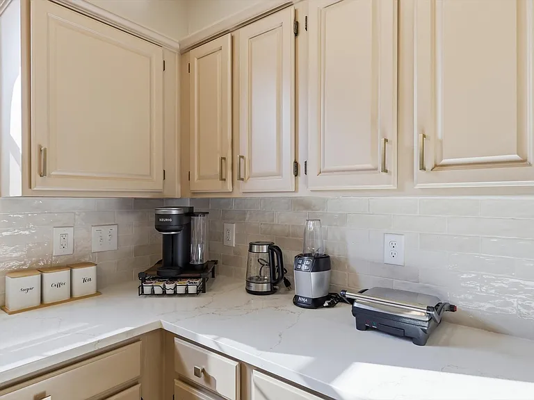 2707 Rochelle Dr — Photo 13