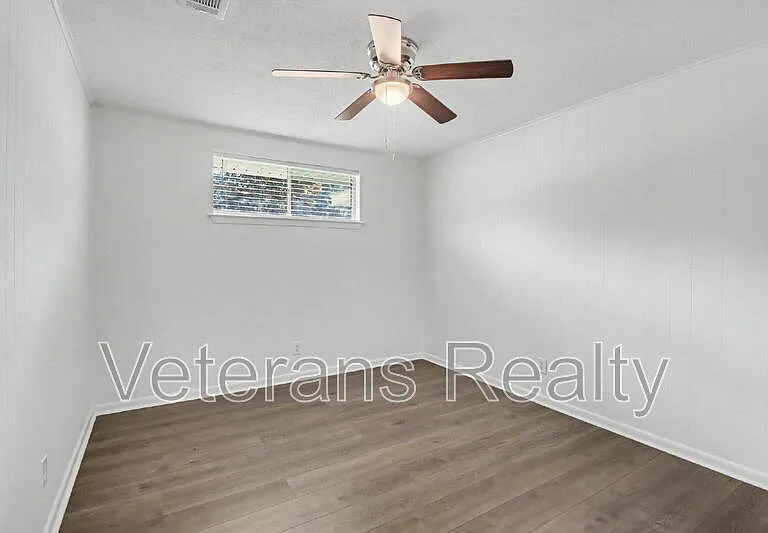 111 Valentine Dr — Photo 11