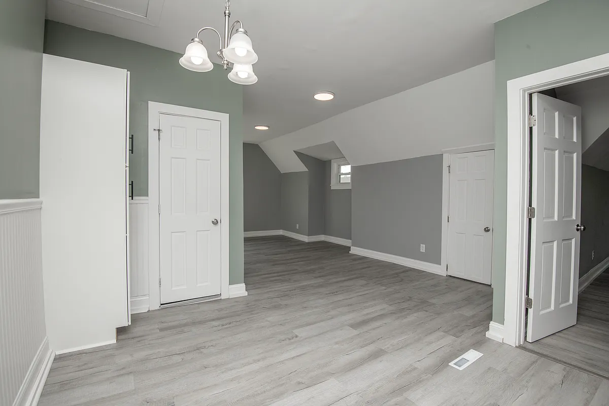 Building Photo - 117 E Glenwood Ave #2