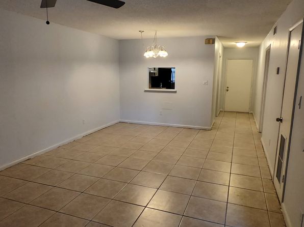 2050 Oleander Blvd APT 1104