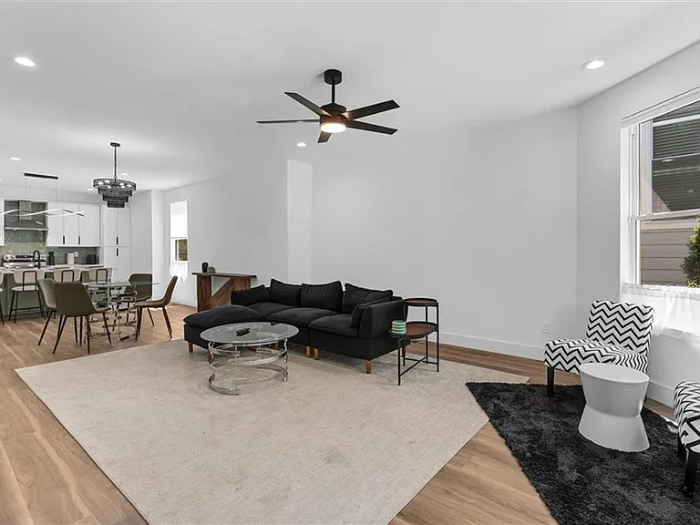 598 Formwalt St SW #B — Photo 6