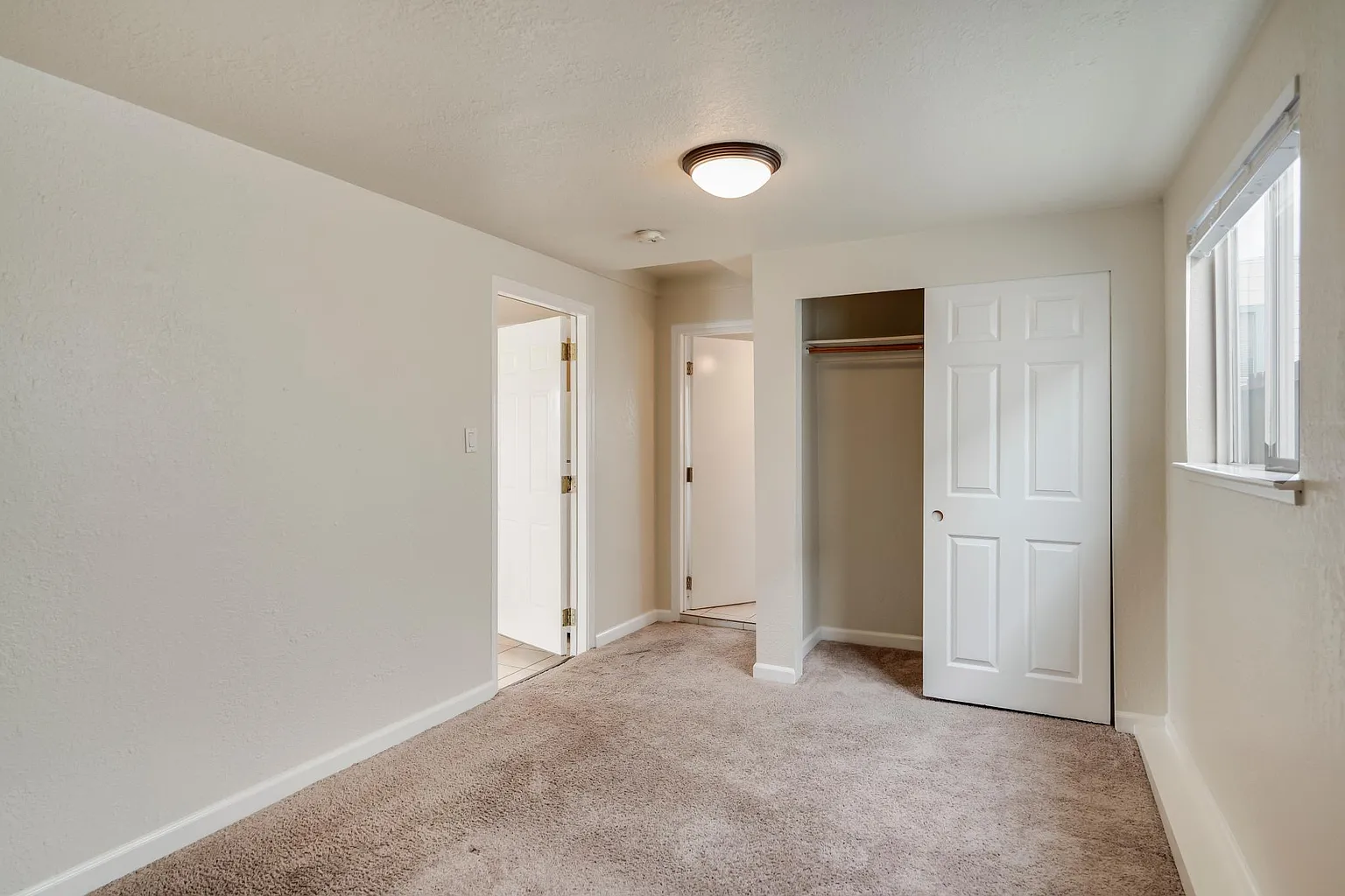 270 Poplar Ave photo 1