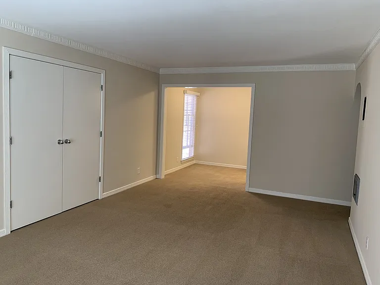 Lindbrook Manor Apartments — Photo 81