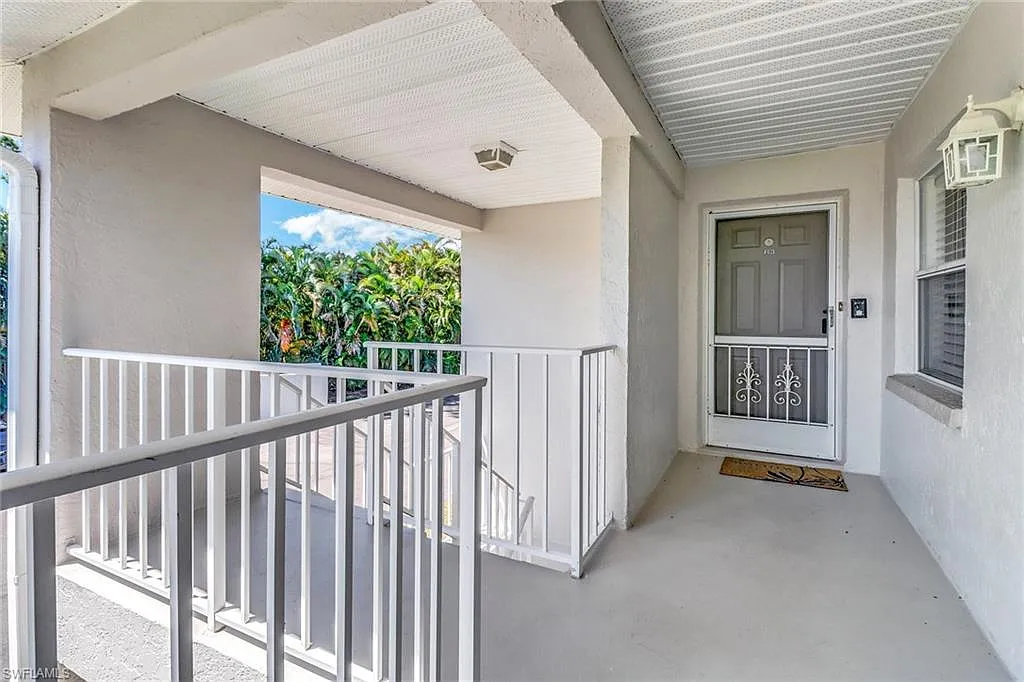 3 bed, 2.0 bath, 1350 sqft, $2,300 — Photo 3