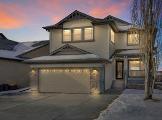 100 E Cougarstone Mnr SW, Calgary, AB T3H 5N5