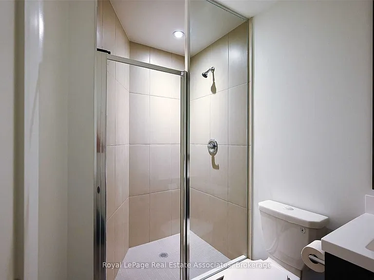 9 Mabelle Ave #922 — Photo 11