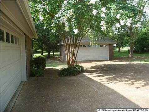 5th image of 3721 Hillsdale Dr