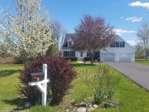 5 Pinecroft Drive, Queensbury, NY 12804