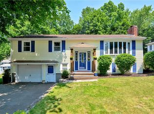 27 Taft Rd, Cumberland, RI 02864