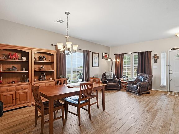 3rd image of 109 Morningside Cir
