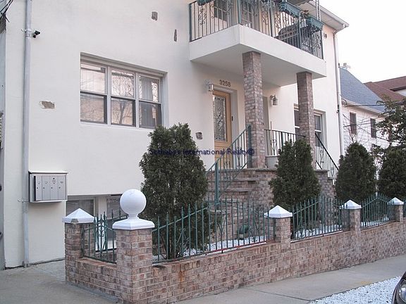 2nd image of 3258 Cambridge Ave APT 2