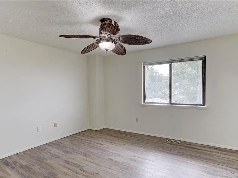 2033 Gyros Cir #166 — Photo 14