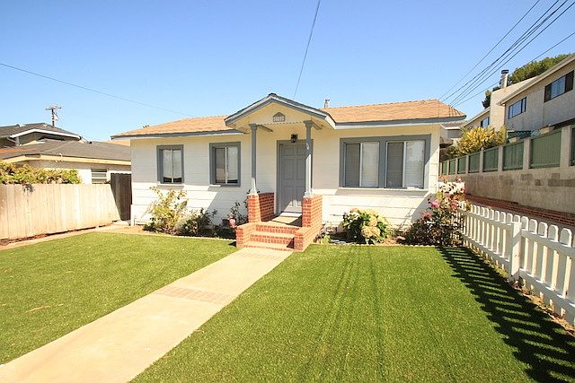 Front House with enclosed yard