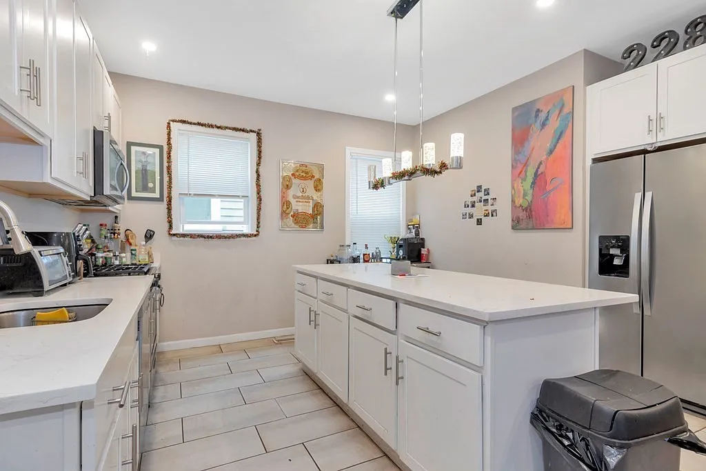 4 bed, 1500 sqft, $6,800 — Photo 1