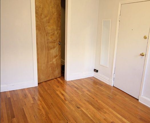 3rd image of 942 Kent Ave APT 1L