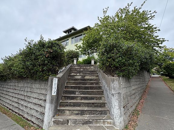 stairs on corner leading to entrance