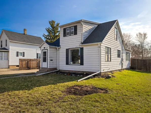 1807 4th St N, Fargo, ND 58102