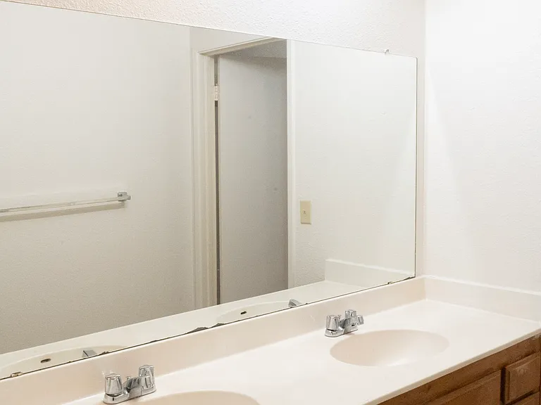 7010 N Thorne Ave #102 — Photo 16