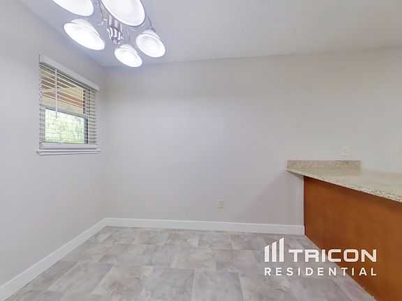 5th image of 1678 Maywood Dr