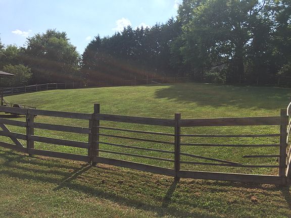 3rd image of 448 Dairy Ln