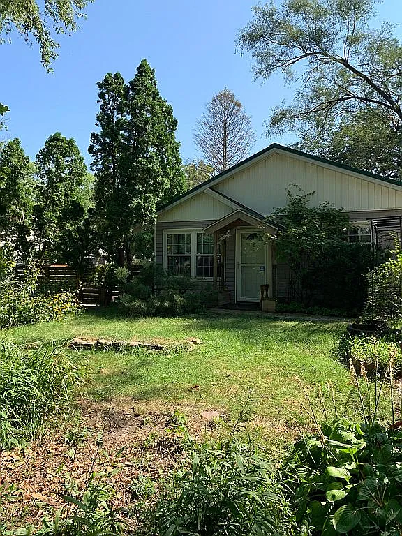 1104 S Country Squire Dr photo 1