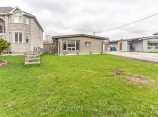 7648 Redstone Rd, Mississauga, ON L4T2B9