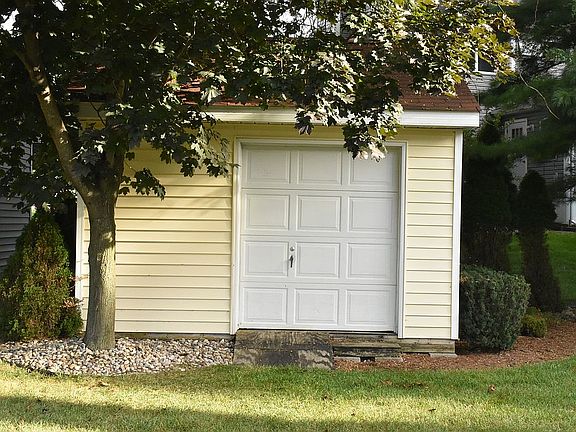 5th image of 706 Illinois Ct