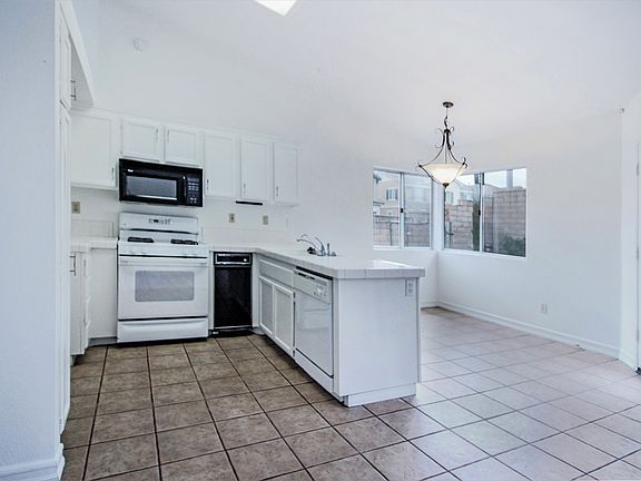 2nd image of 15332 Lantern Ln
