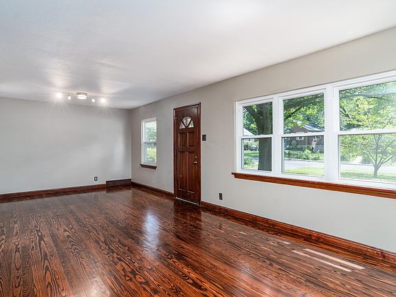 2nd image of 219 Avery Dr
