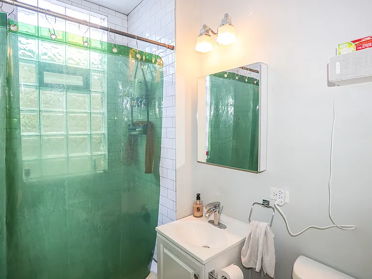 2341 W Charleston St #3F — Photo 8