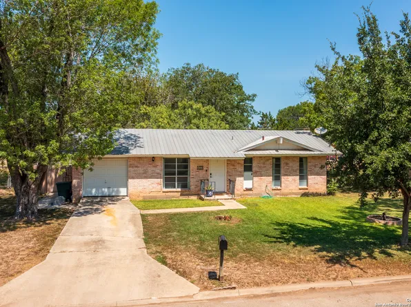 112 E Knippa, Uvalde, TX 78801