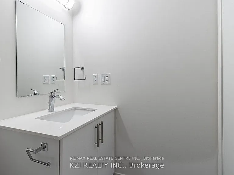128 King St N #1001 — Photo 23