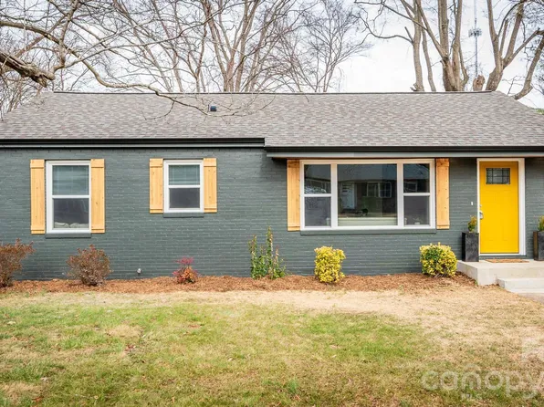 445 Hillcrest Dr, Statesville, NC 28677