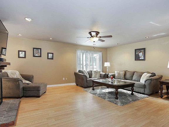 5th image of 885 Peppertree Dr