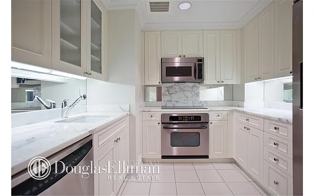 Rented by Douglas Elliman | media 3