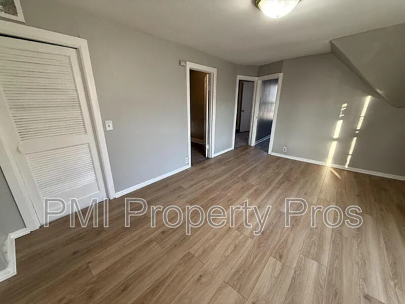 Building Photo - 3806 W Rohr Ave
