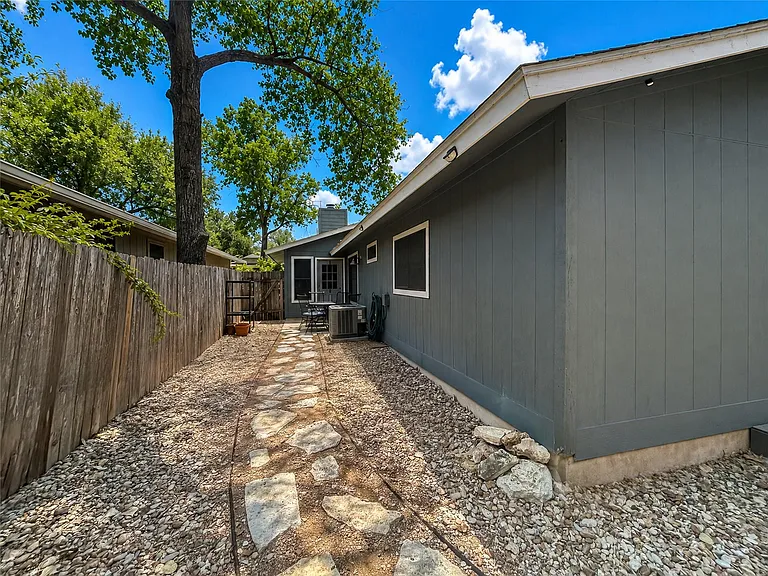 5712 Shreveport Dr — Photo 5