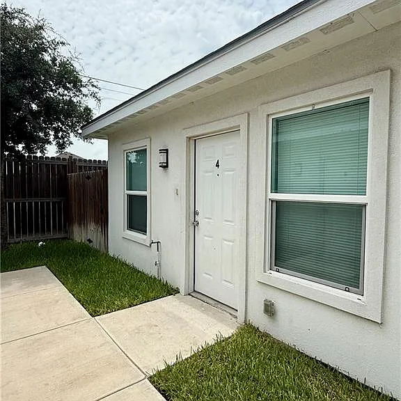 1317 S Xanthia St — Photo 2