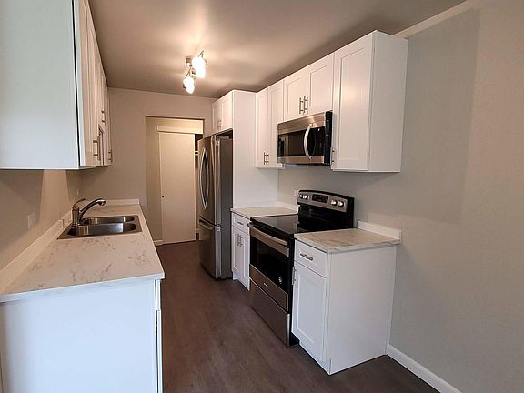 5th image of 10 Oak Ave #202