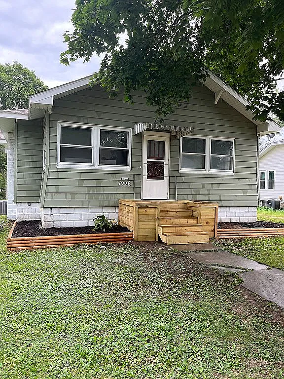 1226 N Finney St photo 1