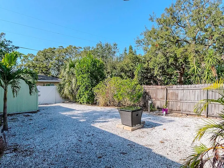 675 Clearwater Largo Rd S — Photo 16