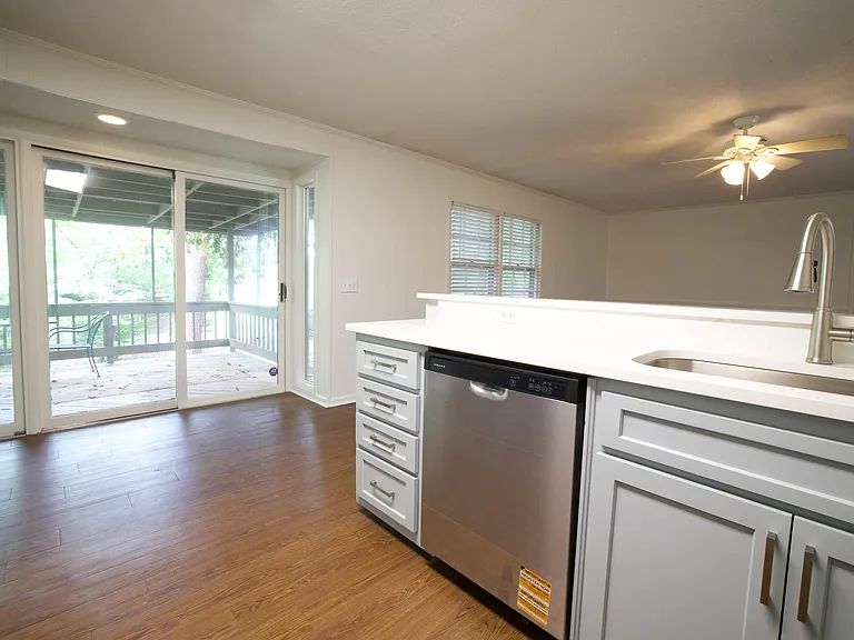 1030 Cumberland Dr — Photo 3