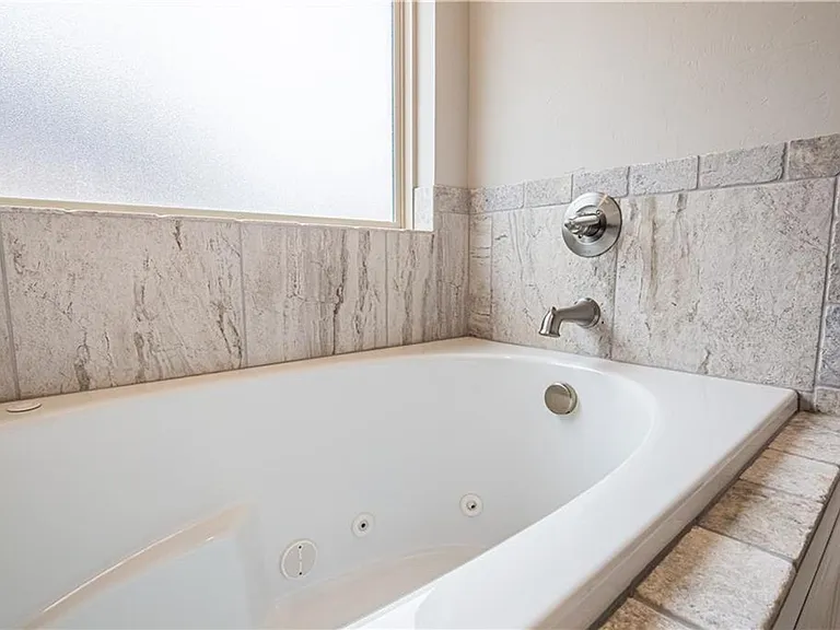 616 John Chisholm Way — Photo 14