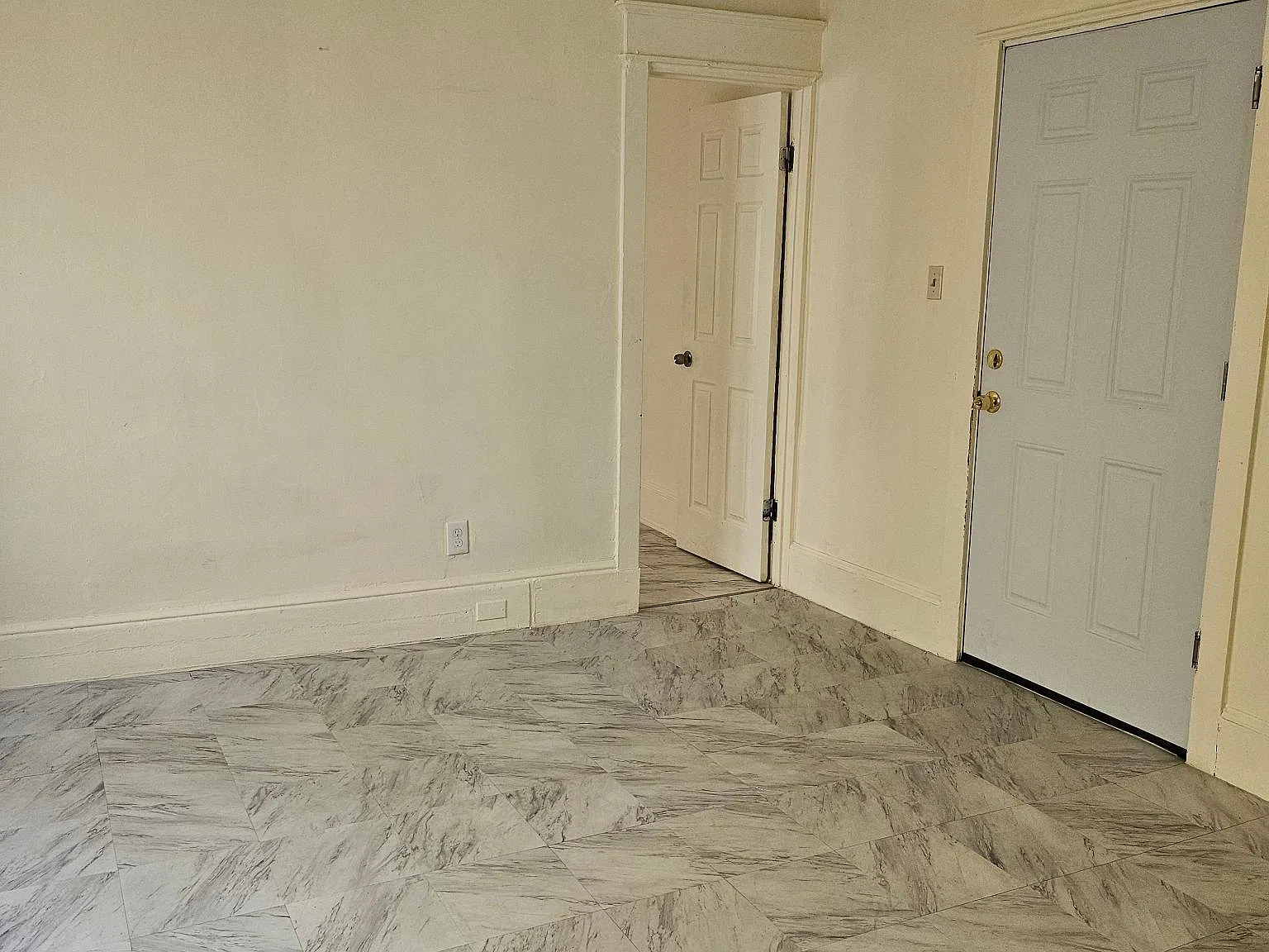 W Walnut St, Allentown — Photo 1